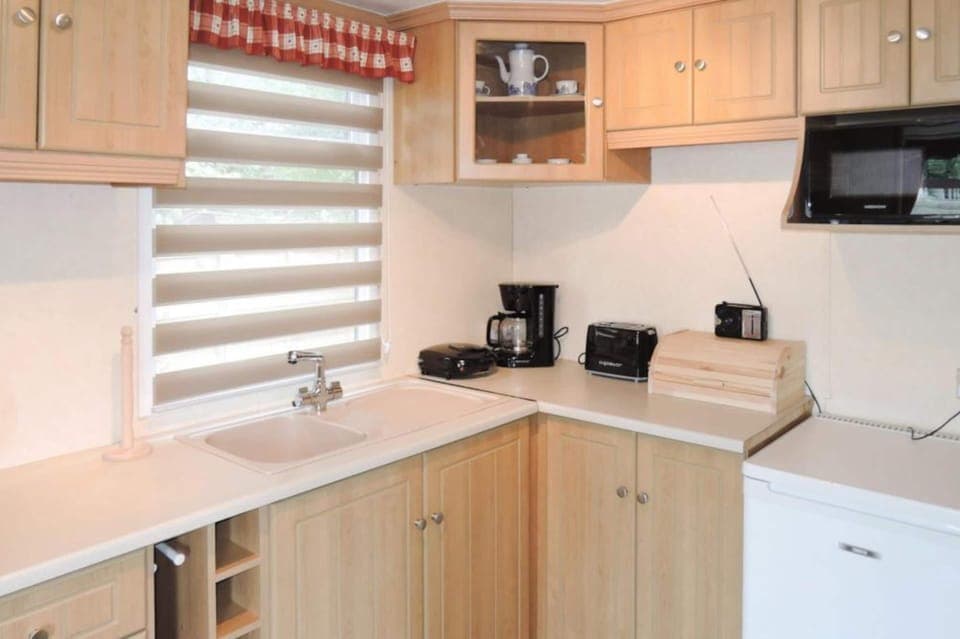 Mobile Home | Private kitchen | Highchair