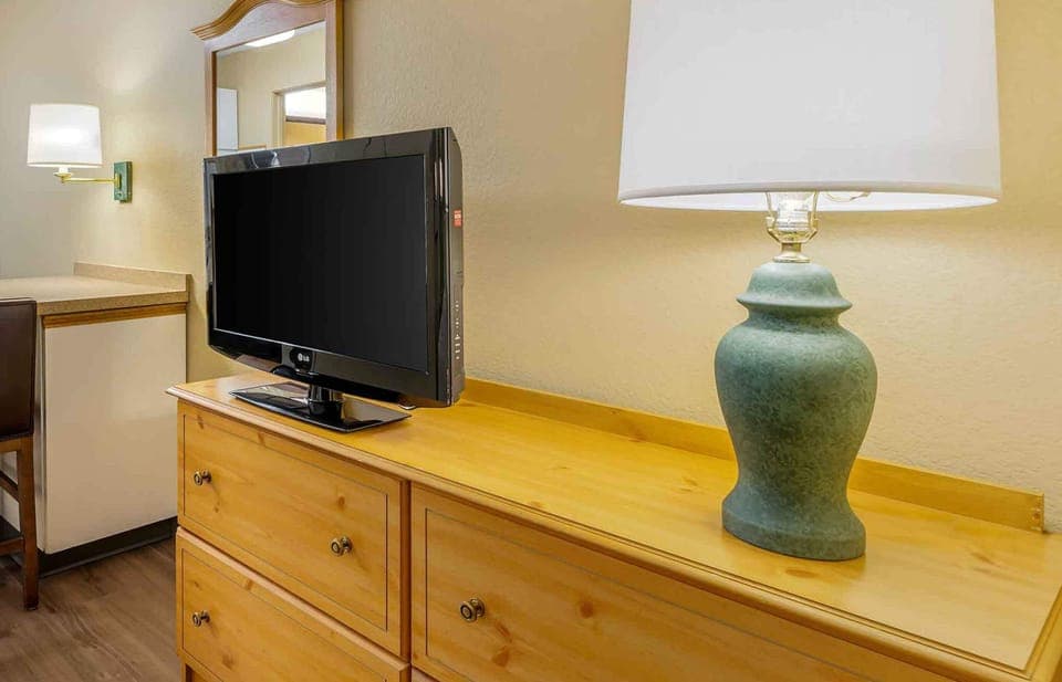 Desk, blackout drapes, iron/ironing board, free WiFi