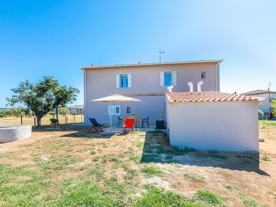 Sky, Blue, Home, Residential Area, Land Lot, House, Rural Area, Plain, Human Settlement, Cottage