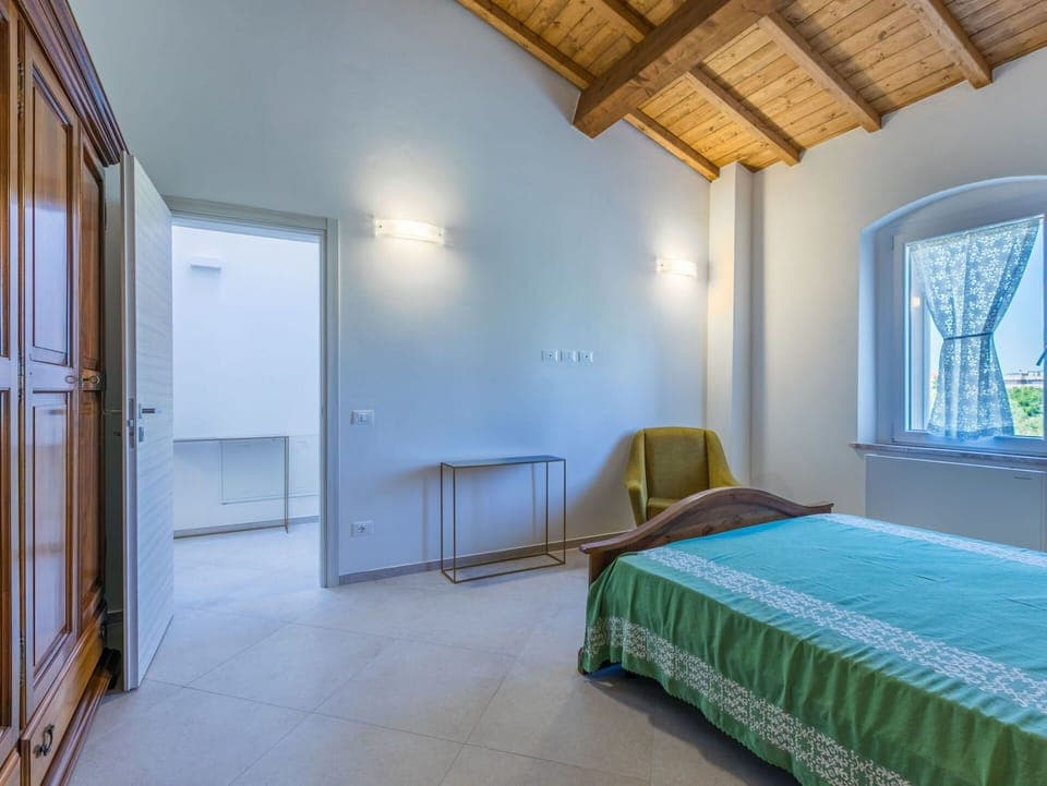 Flooring, Interior Design, Floor, Ceiling, Lighting, Apartment, Room, Light Fixture, Bedroom, Bed