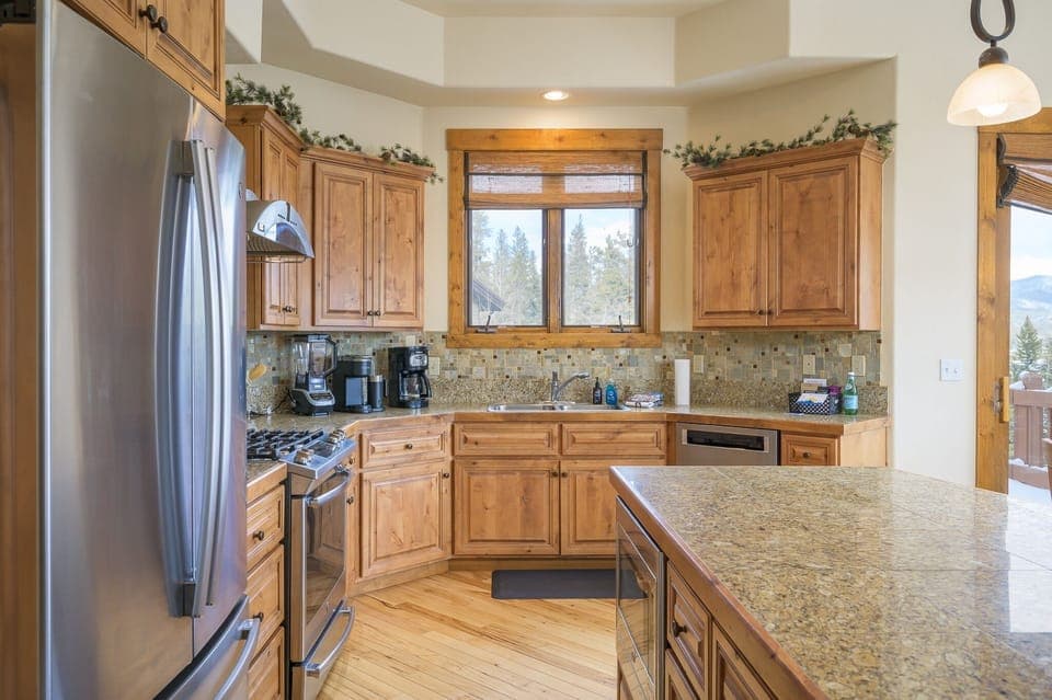 Townhome, 3 Bedrooms | Private kitchen | Fridge, oven, coffee/tea maker, toaster