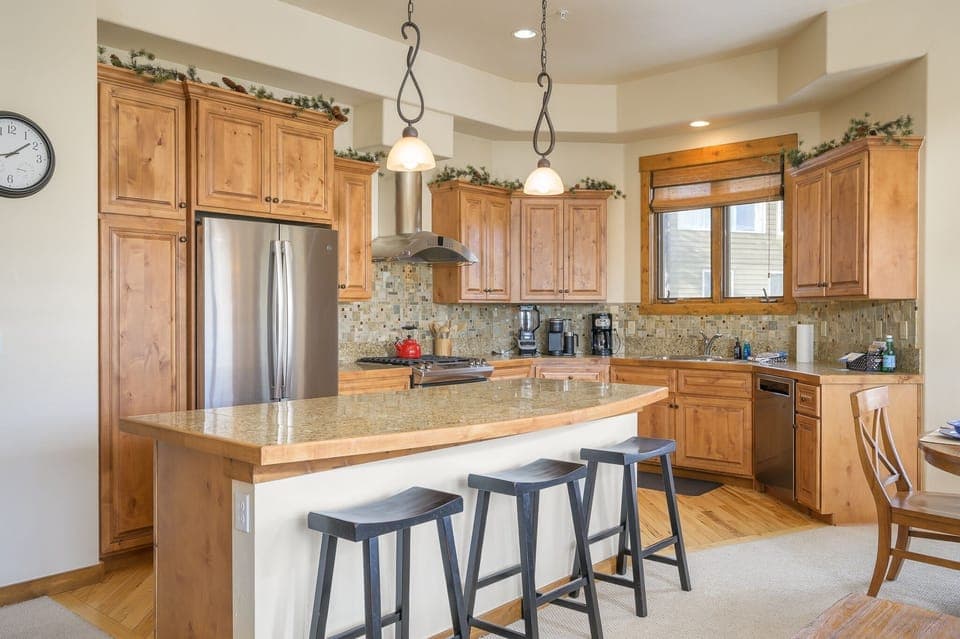 Townhome, 3 Bedrooms | Private kitchen | Fridge, oven, coffee/tea maker, toaster