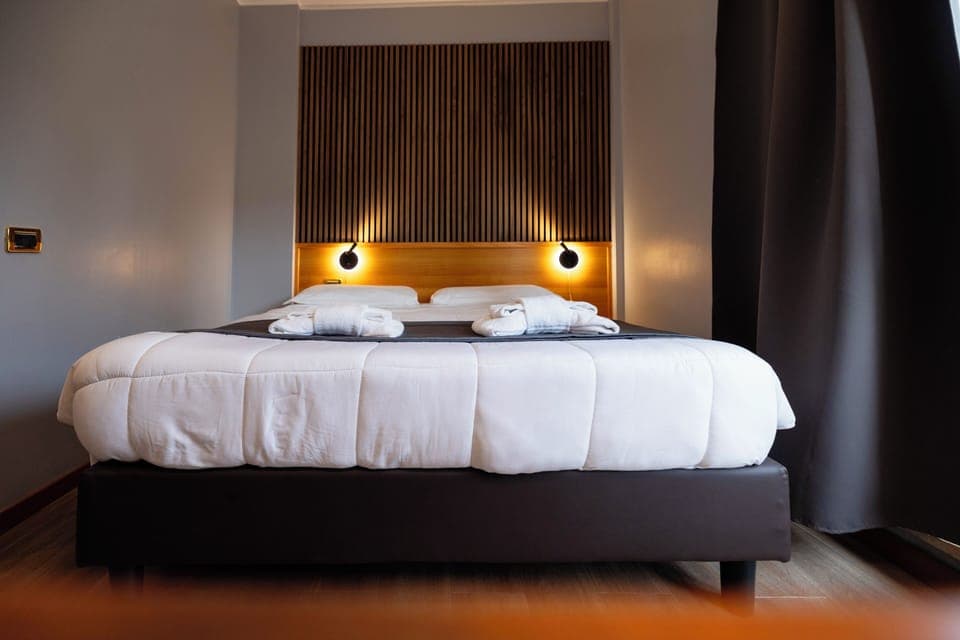 Standard Double Room | In-room safe, desk, soundproofing, free WiFi