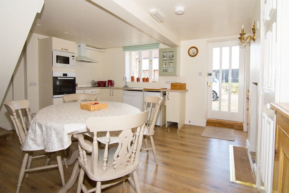 Superior House, 2 Bedrooms, Kitchen, Annex Building | Private kitchen | Shared fridge, microwave, coffee/tea maker, electric kettle