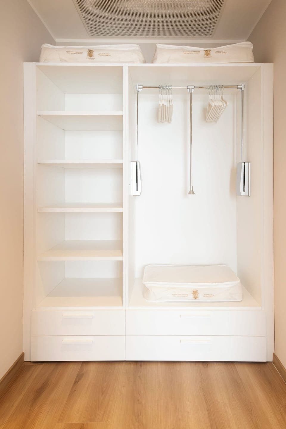 Deluxe Apartment, 2 Bedrooms, Mountain View (5 pax) | In-room safe, desk, laptop workspace, cribs/infant beds