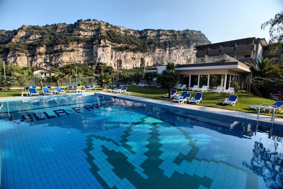 Indoor pool, seasonal outdoor pool, sun loungers