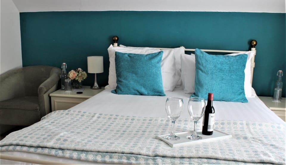 Standard Double Room, Ensuite (Room 8) | Premium bedding, iron/ironing board, free WiFi, bed sheets