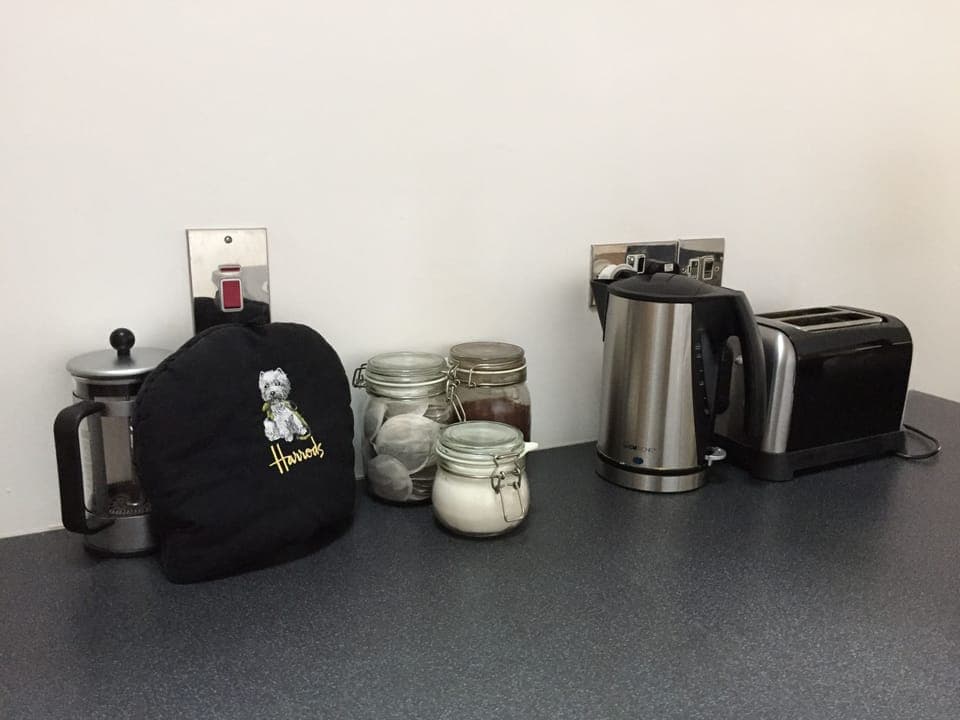 Studio, Ensuite | Private kitchenette | Fridge, microwave, stovetop, coffee/tea maker