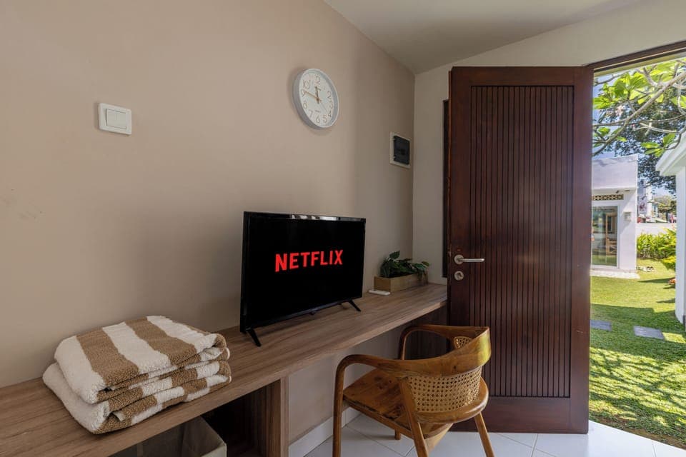 Premier Villa | Iron/ironing board