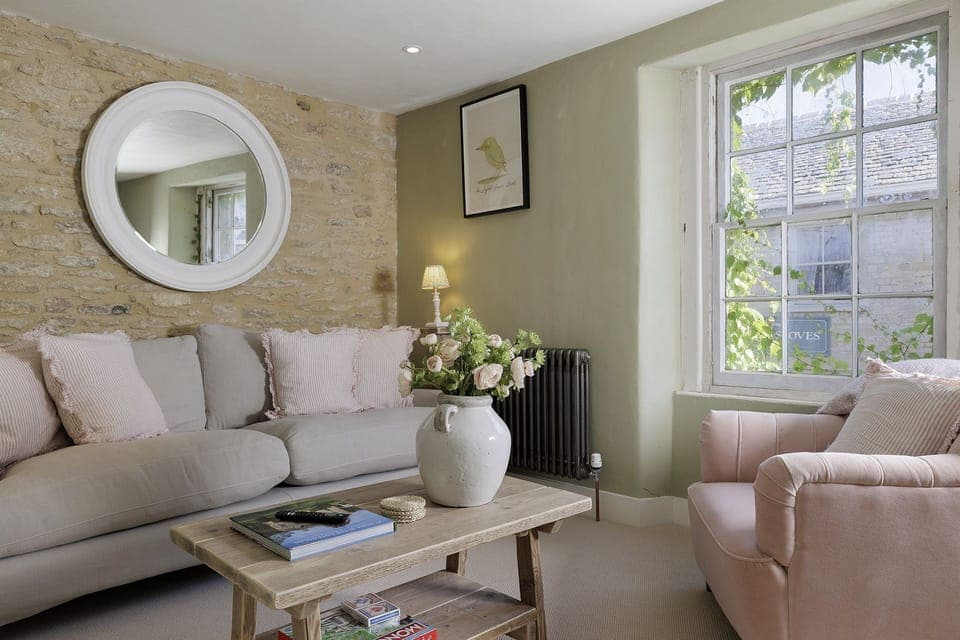 Flat 2 Martins House Sitting Room - Staycotswold
