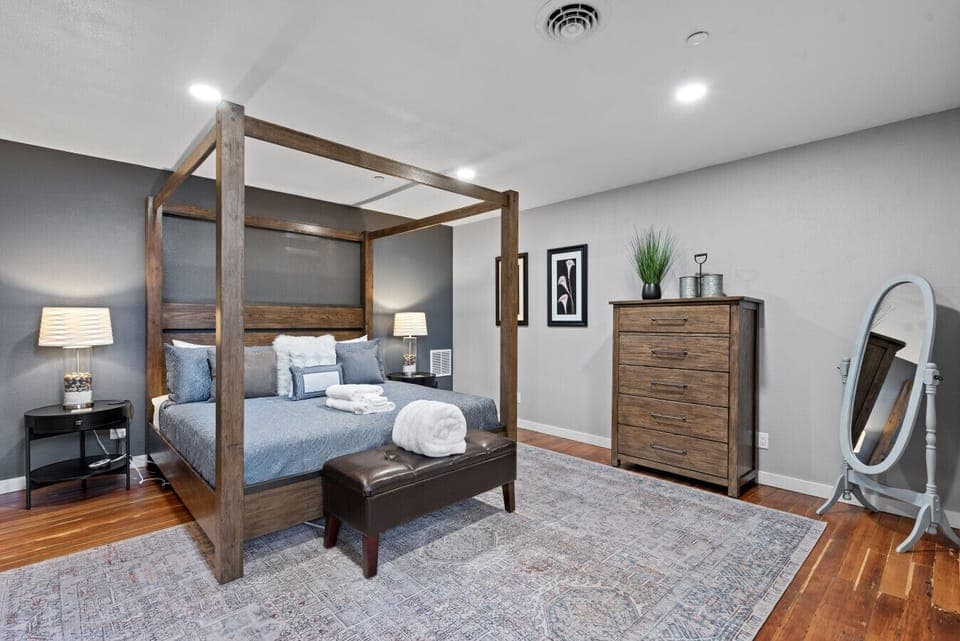 Gorgeous king bedroom