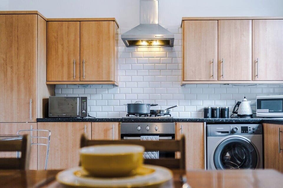 Cook up a storm in this fully equipped kitchen.