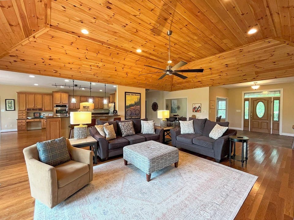 Spacious open floor plan is perfect for large groups, family holidays and reunions.