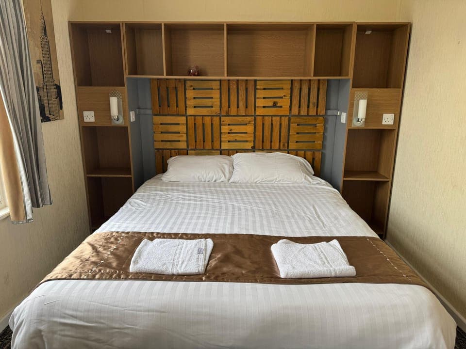 Premium Large Double Room 207 | Blackout drapes, iron/ironing board, free WiFi, bed sheets