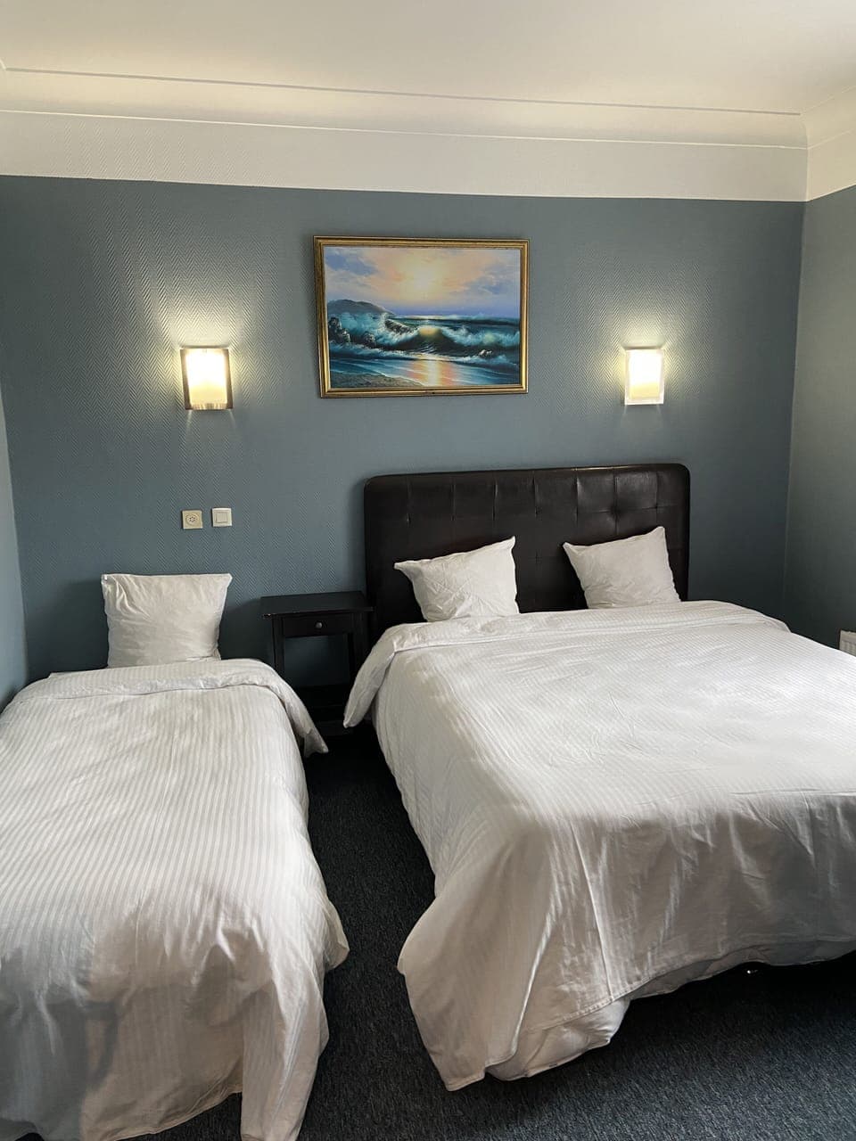 Triple Room | In-room safe, desk, soundproofing, free WiFi