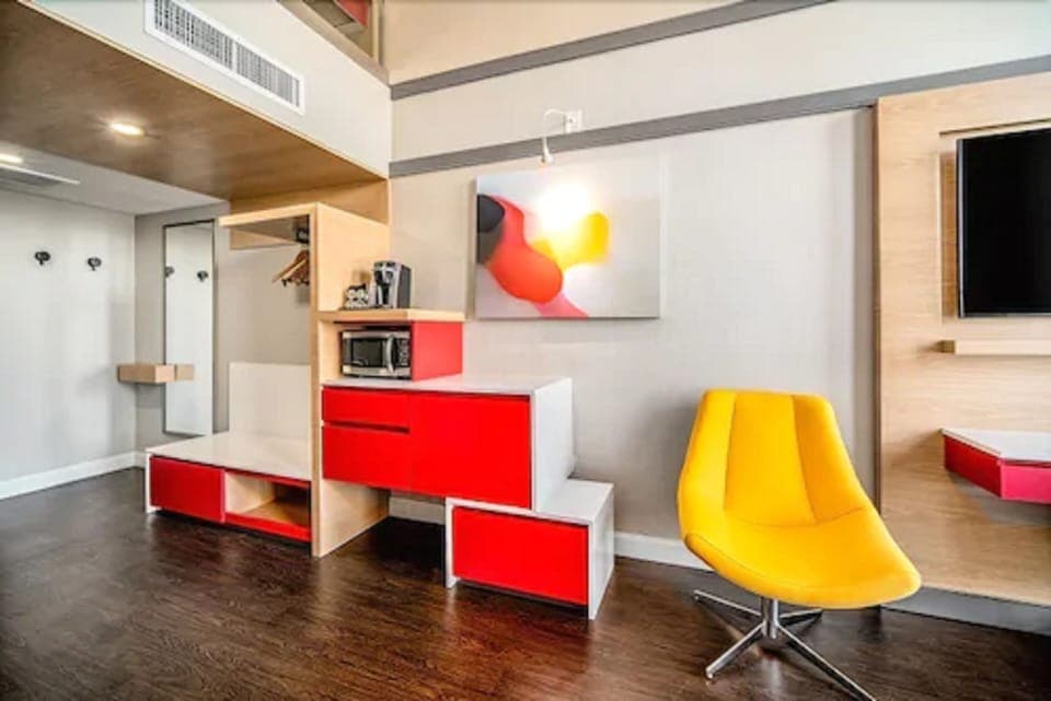 Frette Italian sheets, premium bedding, down comforters, in-room safe