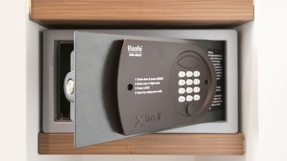 Room, 1 Queen Bed with Sofa bed | Room amenity