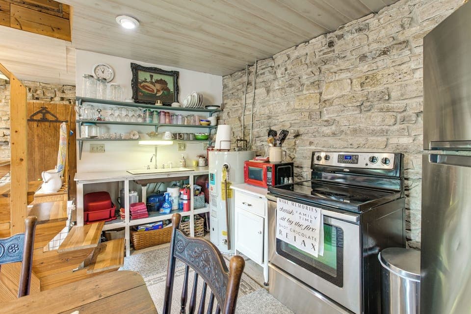 Kitchen | Lower Level | Crockpot | Toaster