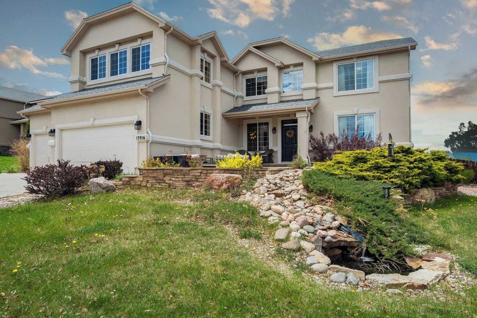 This elegant 3-story home welcomes you with a landscaped front yard, tiered stonework, and bright curb appeal in a prime Colorado Springs neighborhood.

