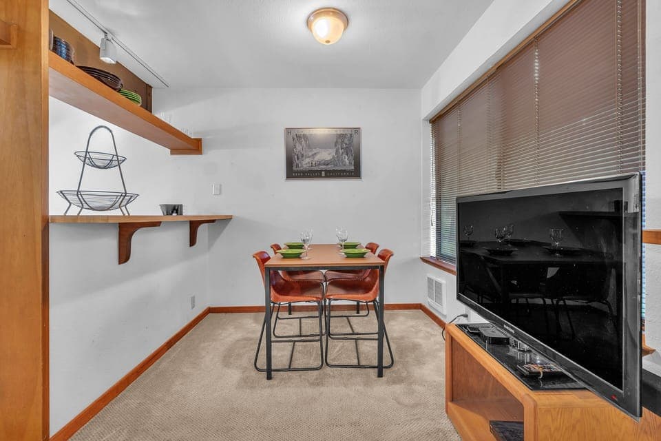 Condo, 1 Bedroom | Dining