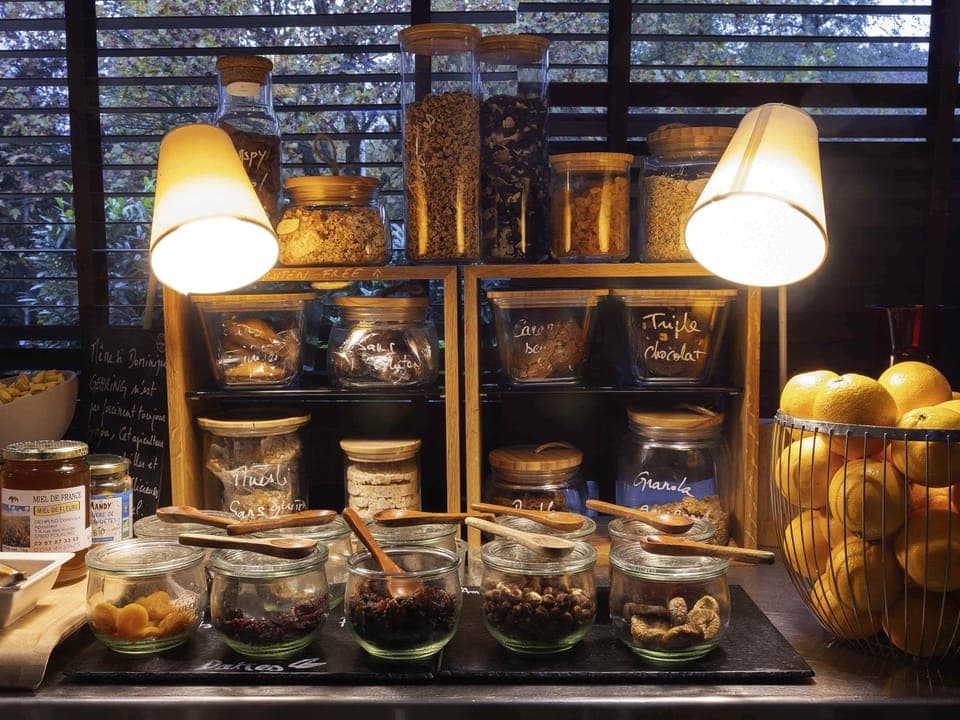 Daily buffet breakfast (EUR 18.90 per person)