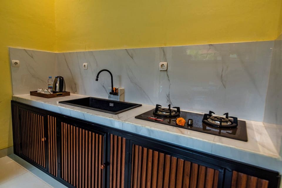 Deluxe Triple Room, Multiple Beds, Pool View | Private kitchen