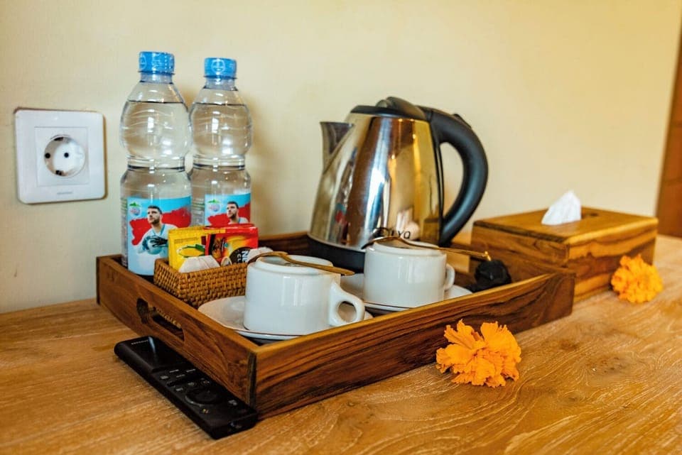 Superior Double Room, Pool View | In-room dining