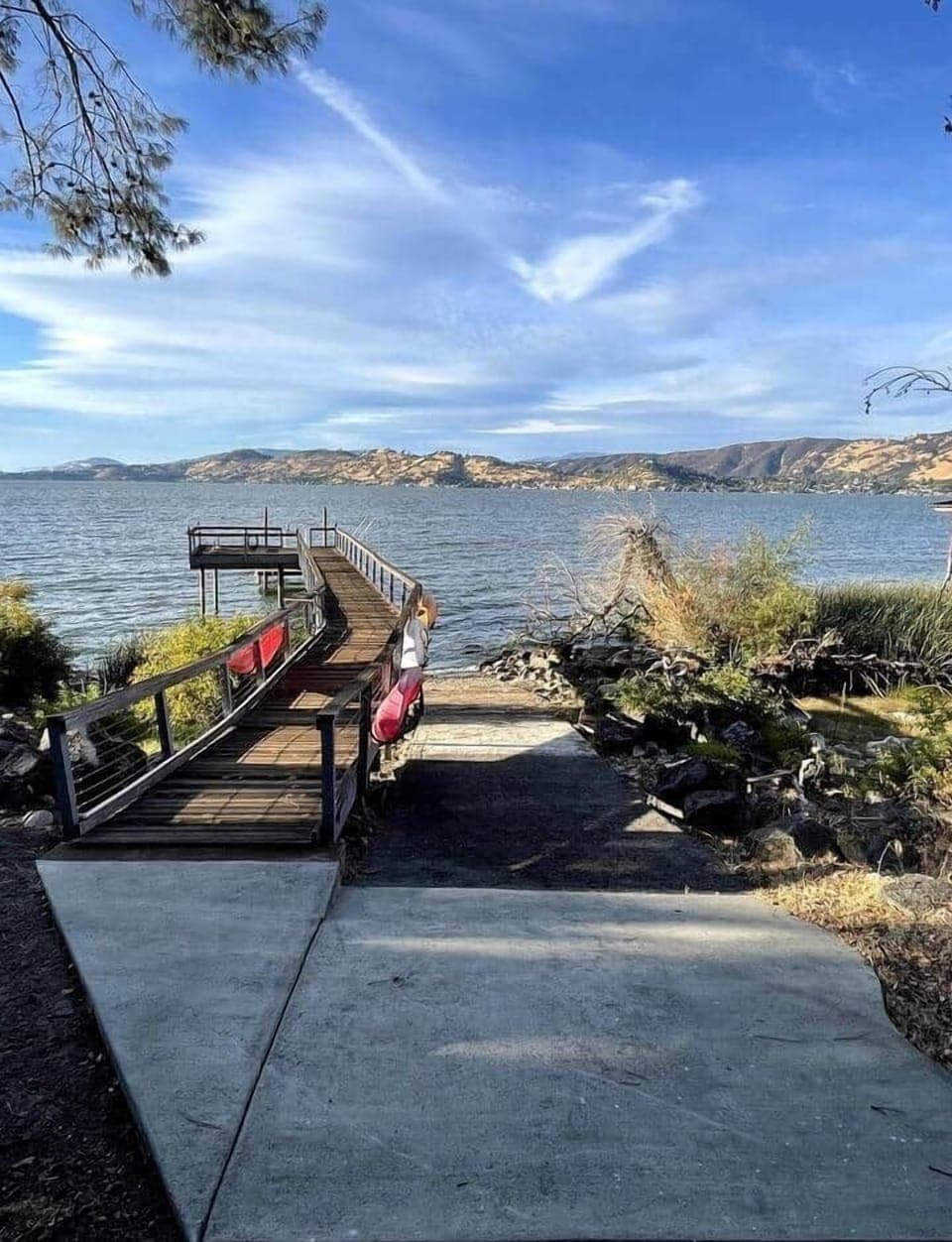 The lake access from the dock and small ramp.