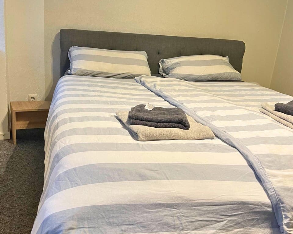 Apartment | Iron/ironing board