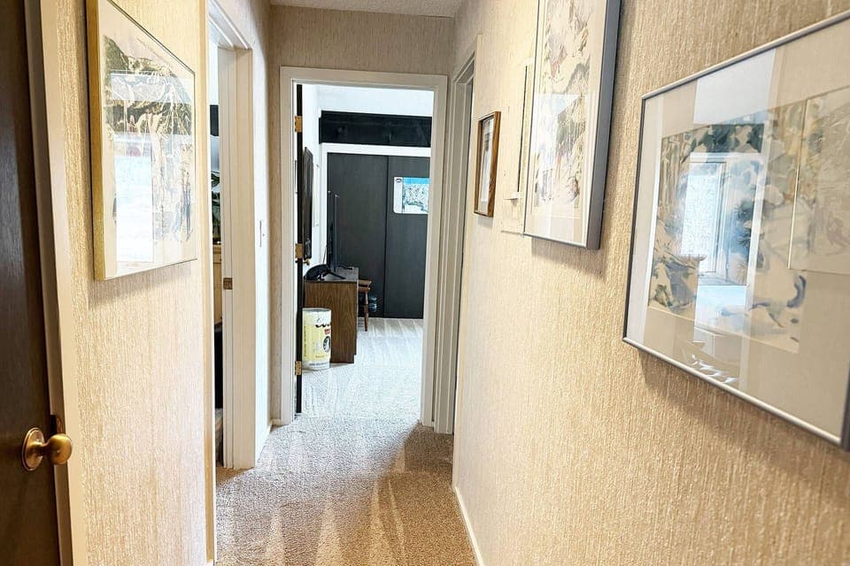 Designed for togetherness—prep meals while still enjoying the mountain atmosphere of the main living area.