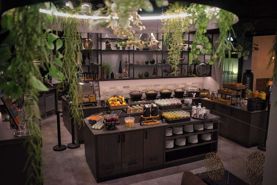 Daily buffet breakfast (EUR 18.5 per person)