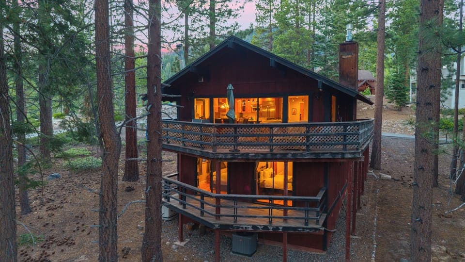 Warm and inviting cabin tucked among the trees!