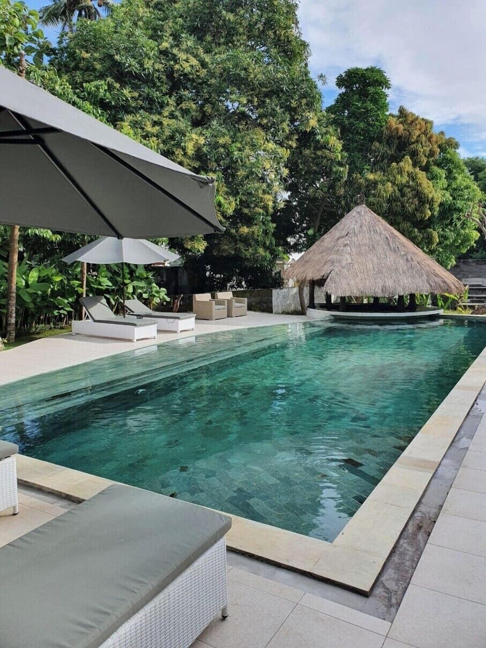Outdoor pool, pool umbrellas, sun loungers