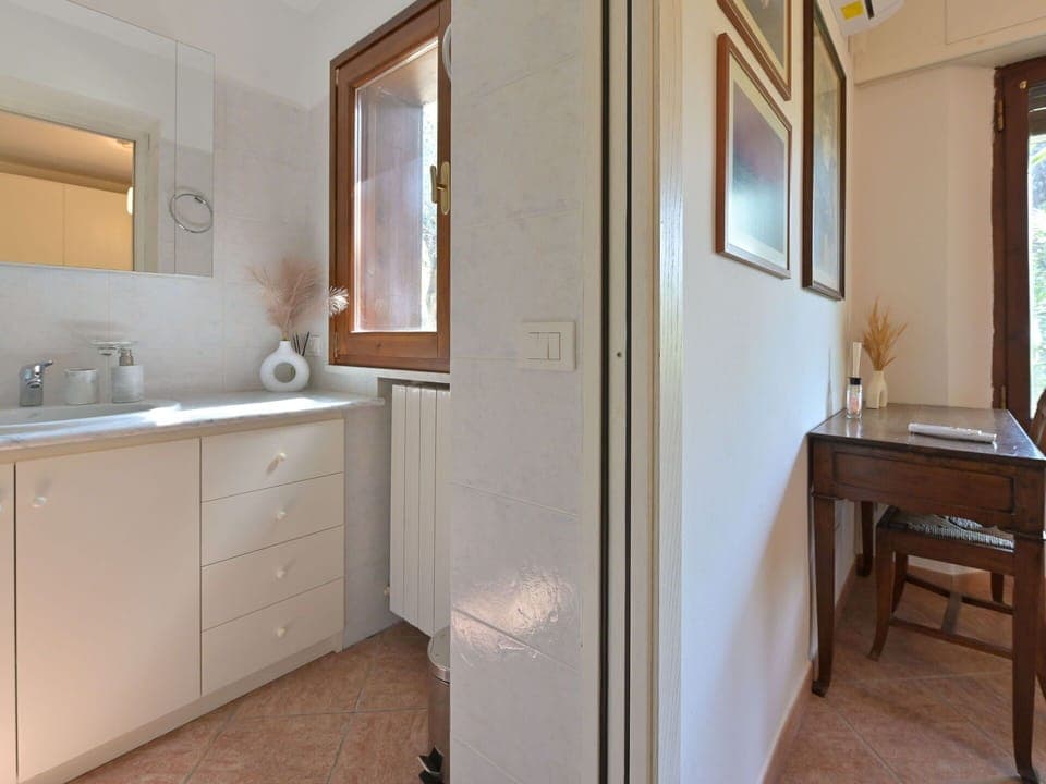 House, Home, Roof, Cottage, Shrub, Siding, Estate, Farmhouse, Garden, Landscaping