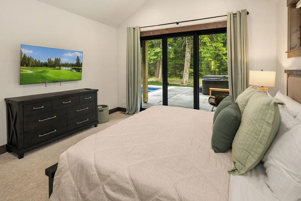 1 More Pool Day. - Main floor king master suite with SmartTV.