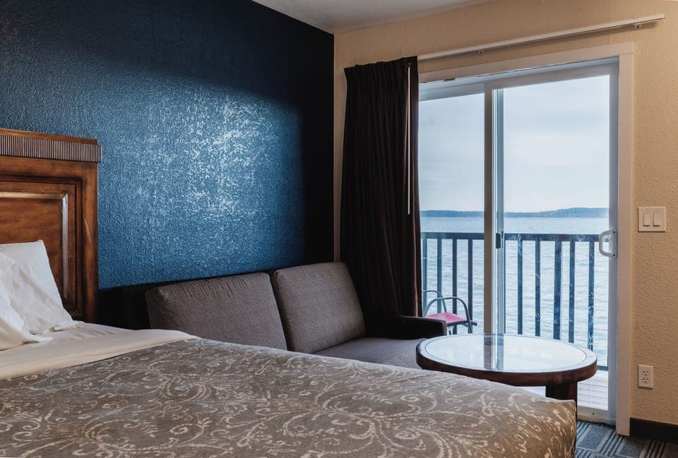 Deluxe Room, 2 Queen Beds, Balcony, Beach View | Desk, free WiFi, bed sheets, alarm clocks