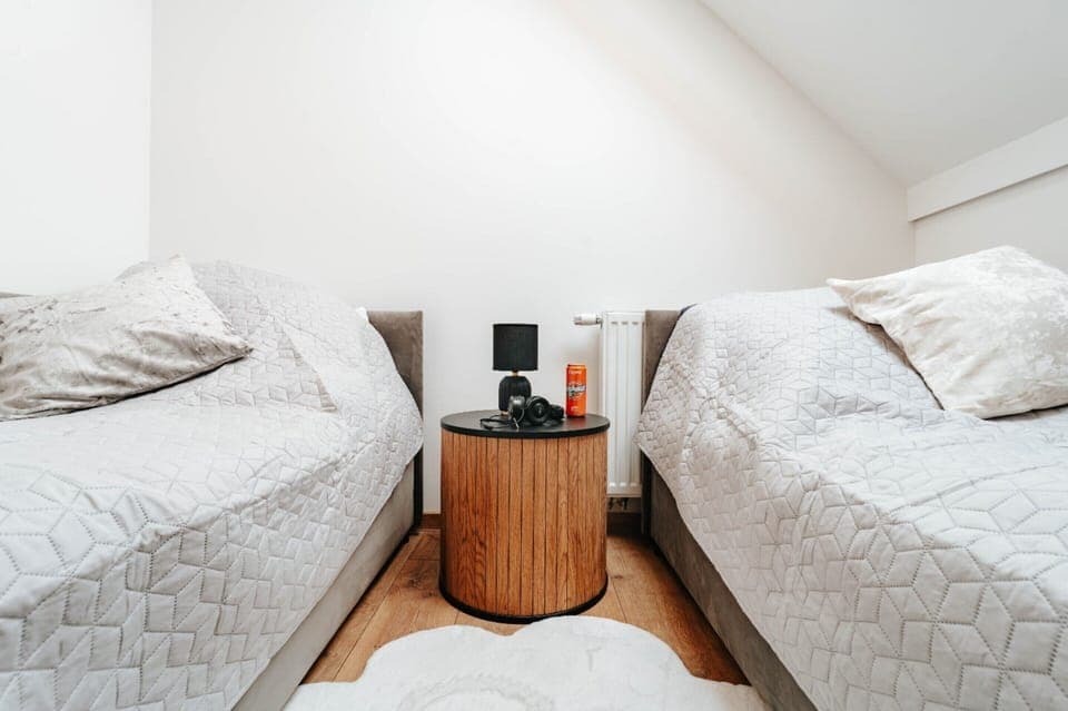 House | 2 bedrooms, individually furnished, iron/ironing board, bed sheets