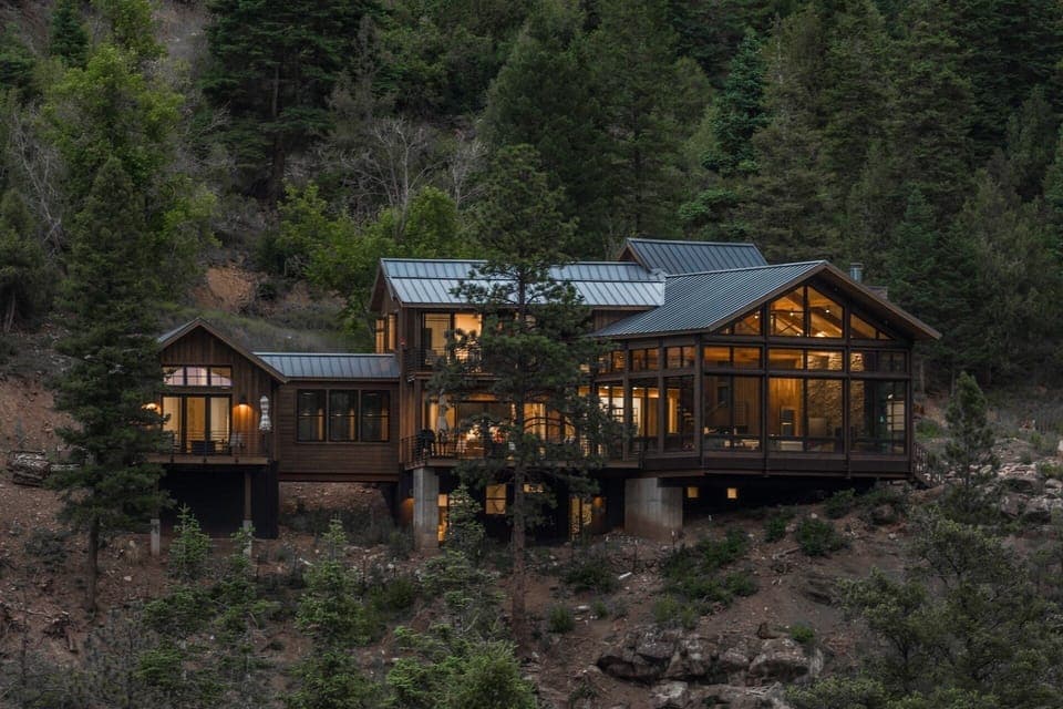 Exterior from town - Come on in!