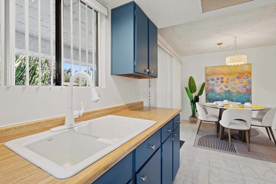 Fully equipped kitchen 