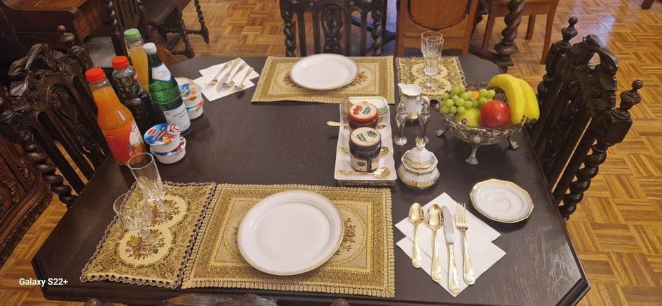 Free daily English breakfast