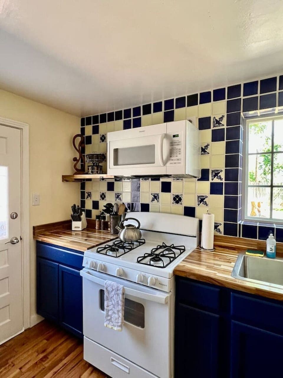 Kitchen - Fully Stocked and Sidedoor