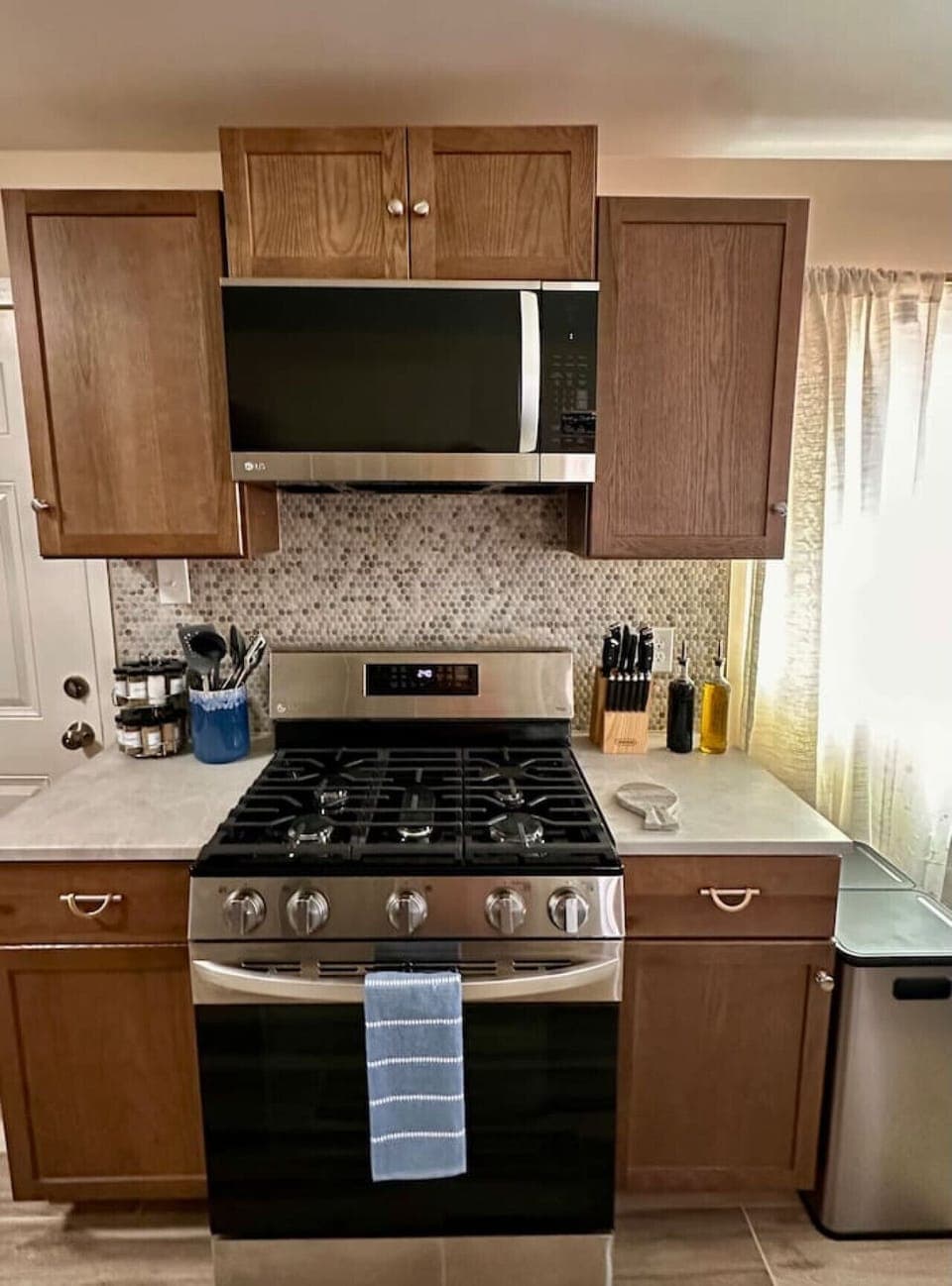 Kitchen - Fully Stocked, Oil and Vinegar, Seasonings, Cabinets and MORE!