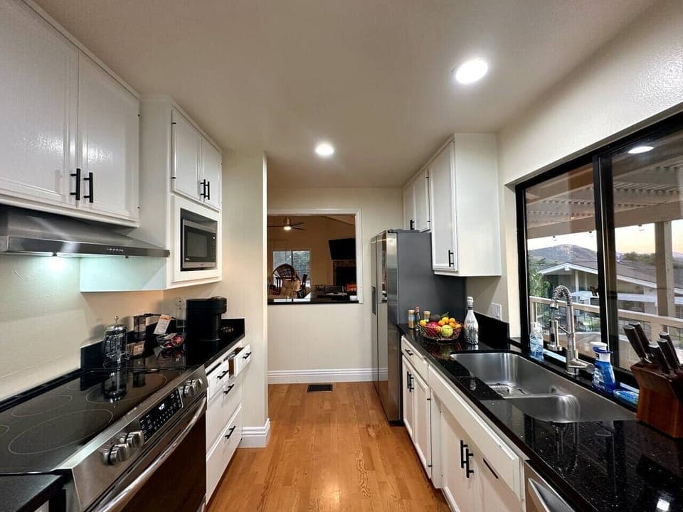 Penthouse Cottage: Kitchen with everything you need.