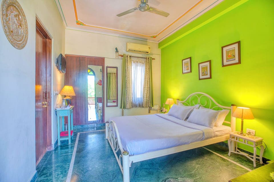 Deluxe Double Room | Desk, laptop workspace, blackout drapes, free WiFi