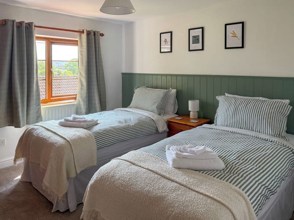 Twin bedroom | The Swallows - Holly Farm Holiday Cottage, Stoke St. Gregory, near Taunton
