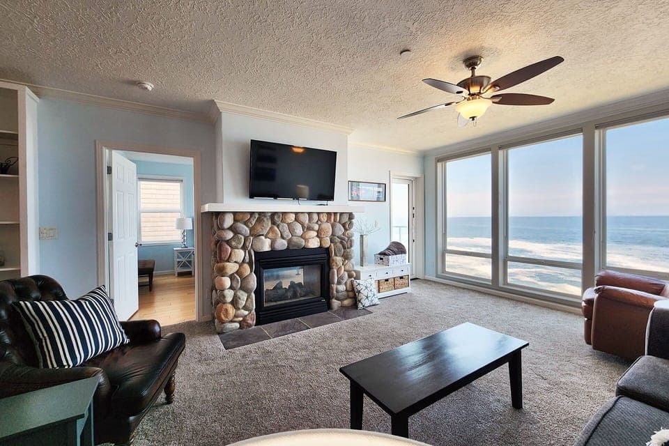 Spectacular ocean views and warm and cozy fireplace.
