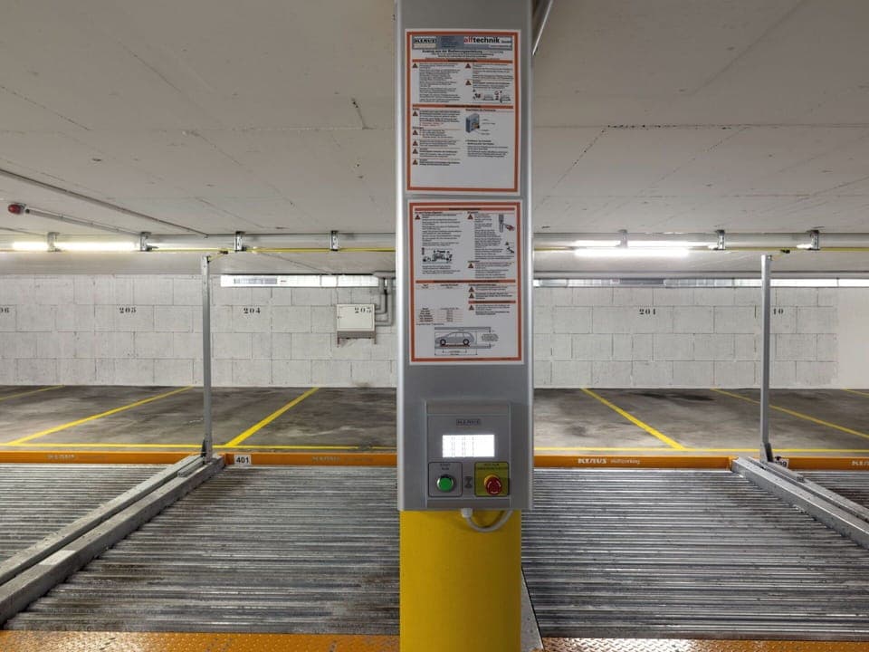 Floor, Composite Material, Parking Lot, Steel, Aluminium