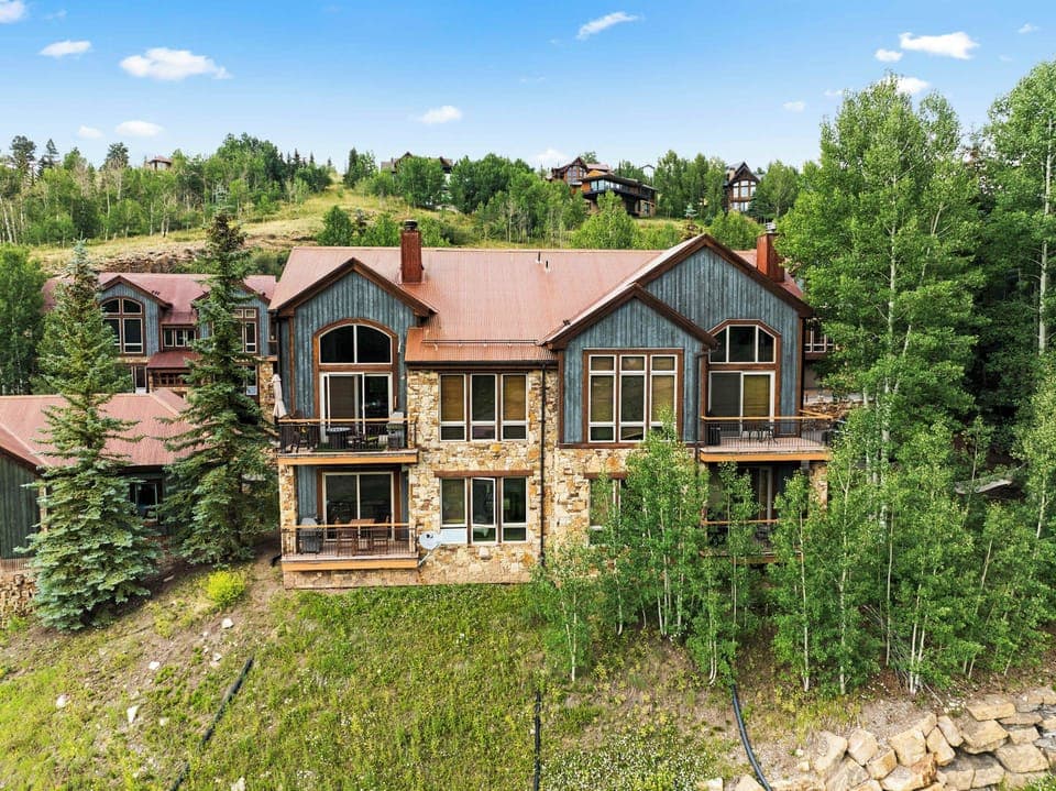 Exterior: On-site parking for 1 vehicle in garage (HOA pass required). Ski in/Ski Out - 40 ft from the Chondola