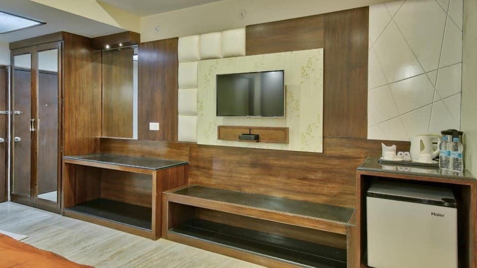 Minibar, in-room safe, desk, laptop workspace