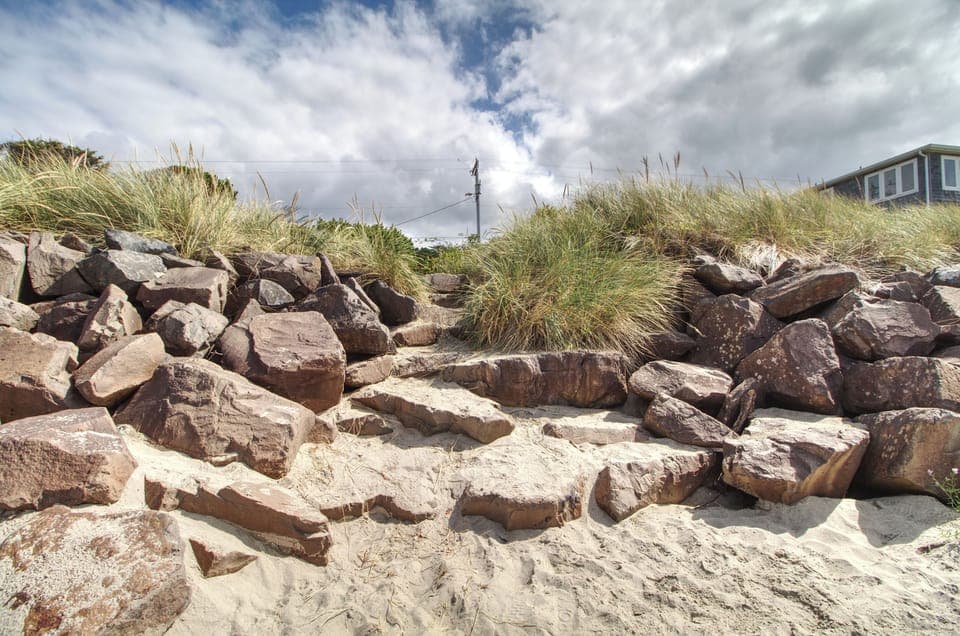 Steps down the the beach (public access maintained by the city).